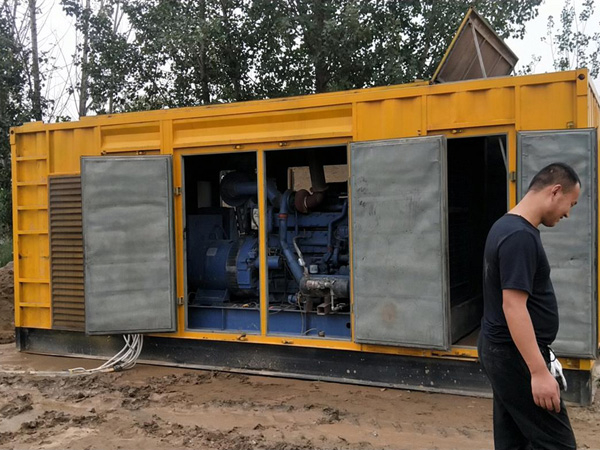 余干进行柴油发电机组电瓶容量测试时，有哪些注意事项？