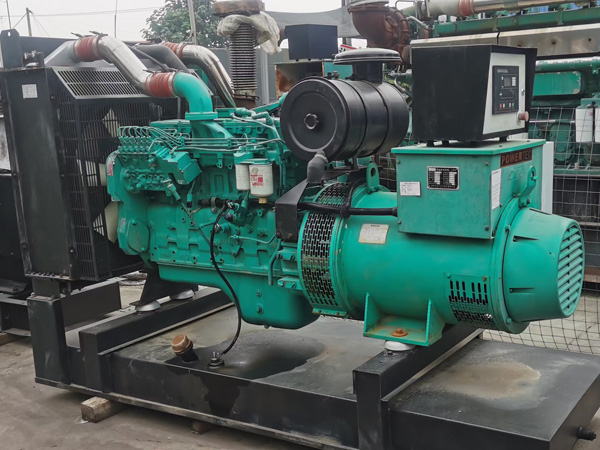 余干冬季低温环境下，500KW发电机组启动电瓶的容量需求具体会增加多少？