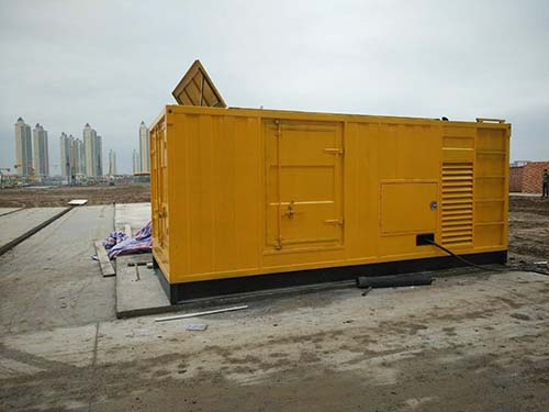 余干合同中关于乙方责任导致工期延误的赔偿标准应该如何制定？